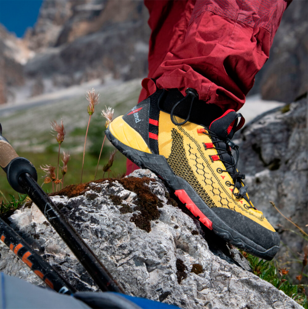 ZAPATILLA KAYLAND ALPHA KNIT YELLOW BLACK - Imagen 5